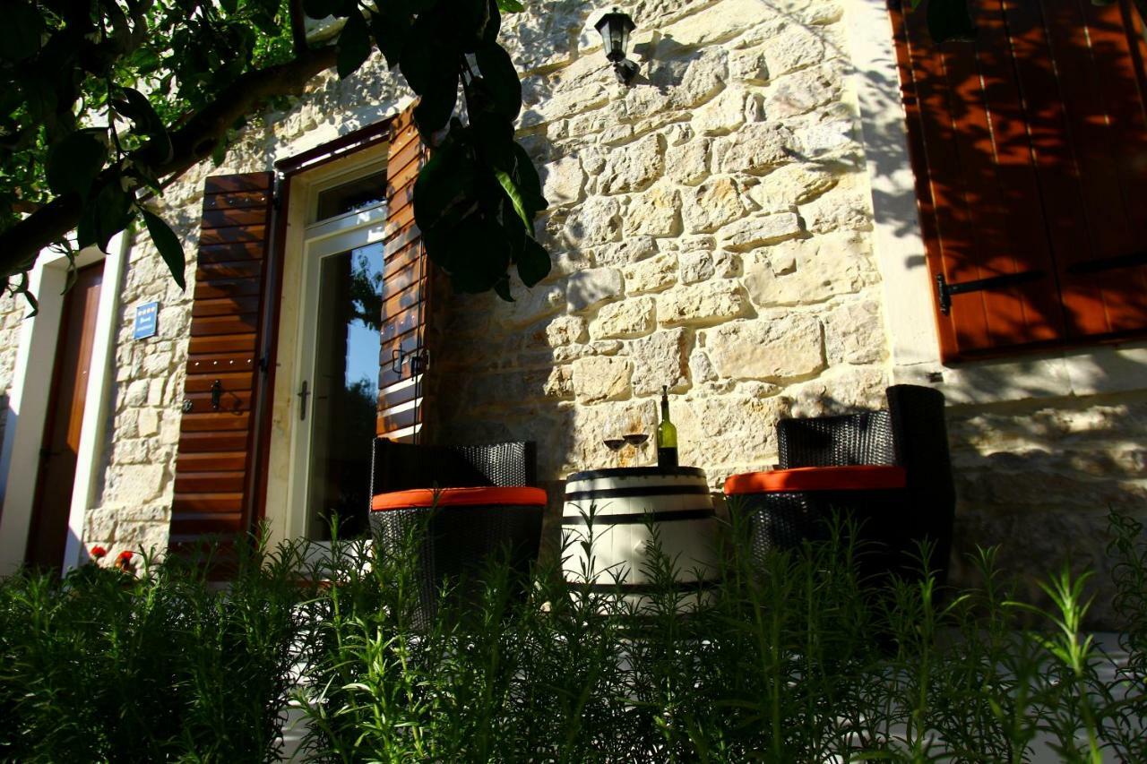 Apartamento Old House Sveti Filip i Jakov Exterior foto