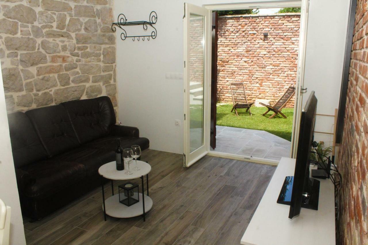Apartamento Old House Sveti Filip i Jakov Exterior foto