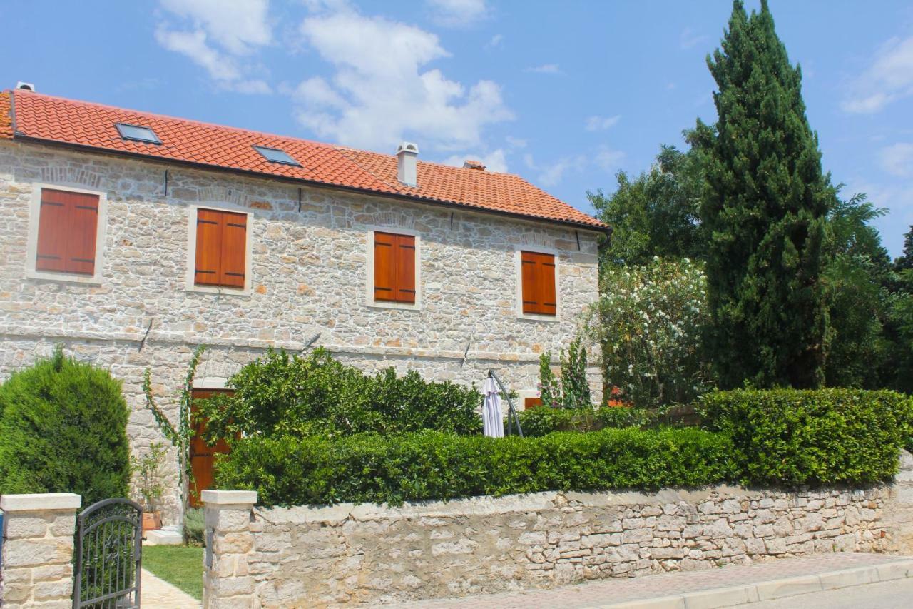 Apartamento Old House Sveti Filip i Jakov Exterior foto