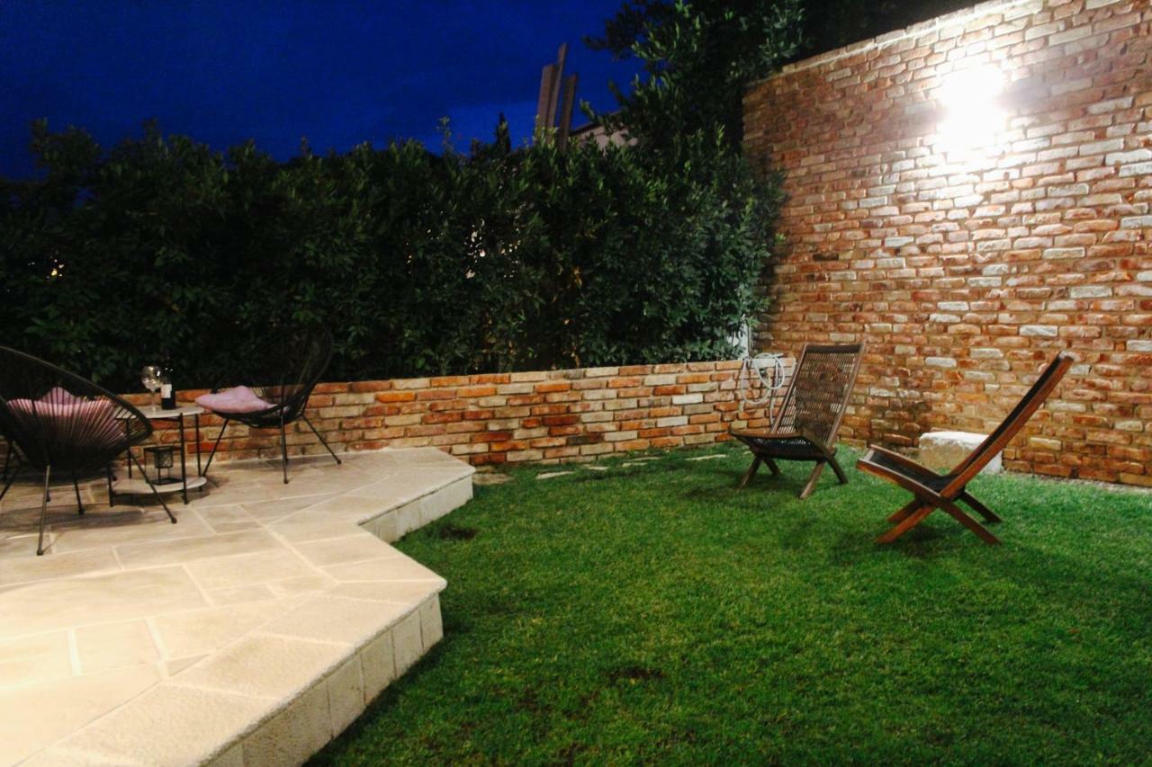 Apartamento Old House Sveti Filip i Jakov Exterior foto
